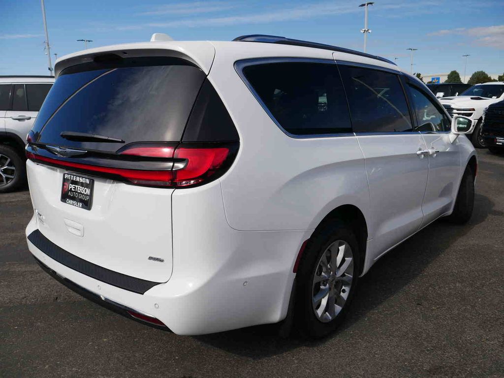 2021 Chrysler Pacifica Touring L photo 16