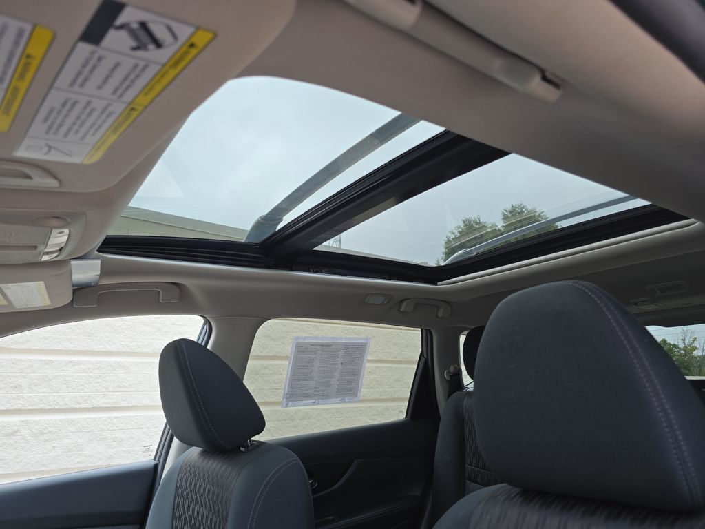2018 Nissan Rogue SV photo 20