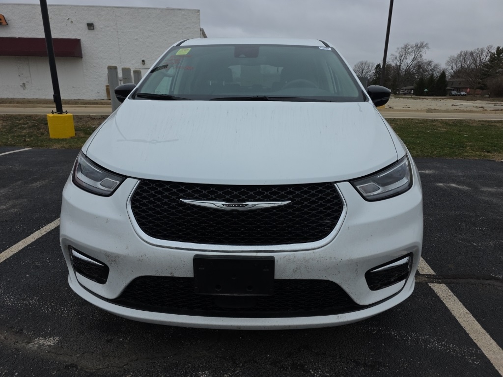 2024 Chrysler Pacifica Touring L's photo