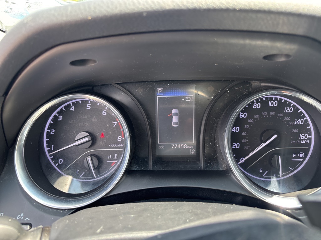 2020 Toyota Camry SE photo 15