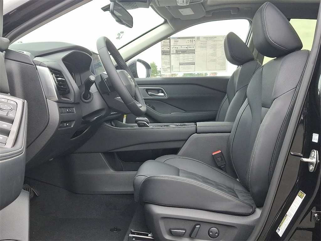 2026 Nissan Rogue Platinum photo 4