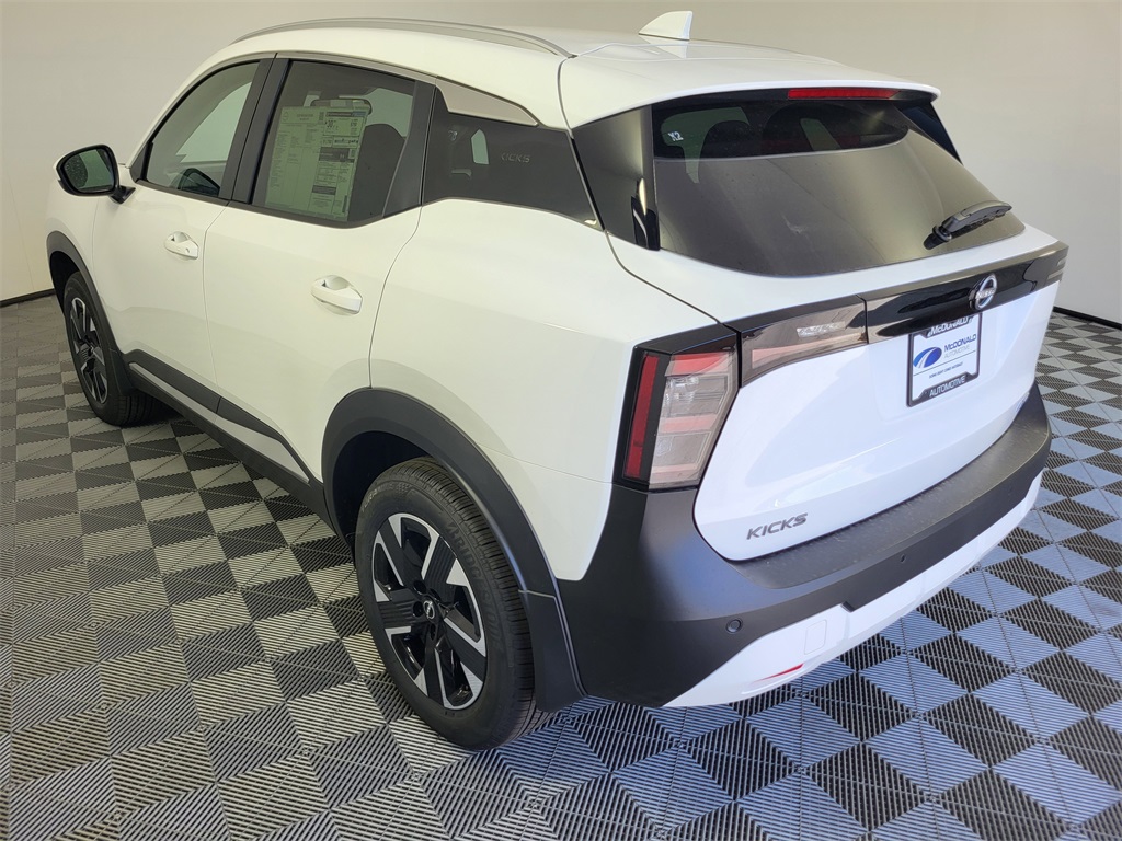 2025 Nissan Kicks SV photo 2