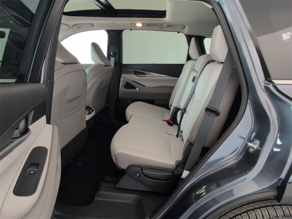 2026 Infiniti QX60 Luxe photo 7