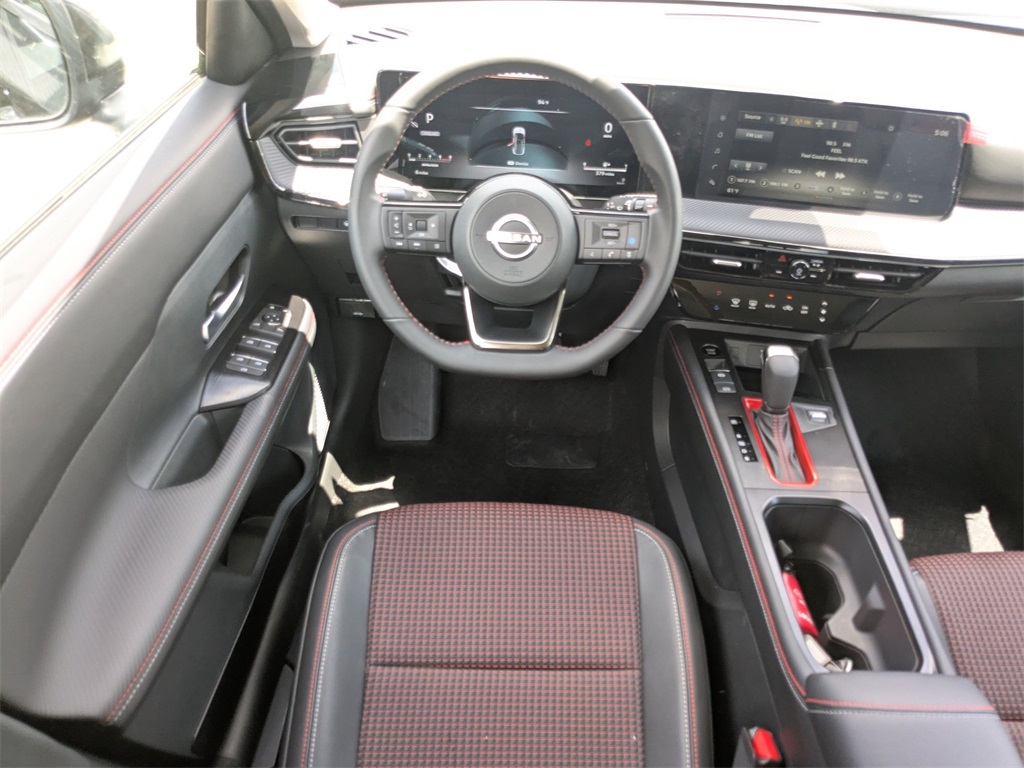 2025 Nissan Kicks SR photo 14