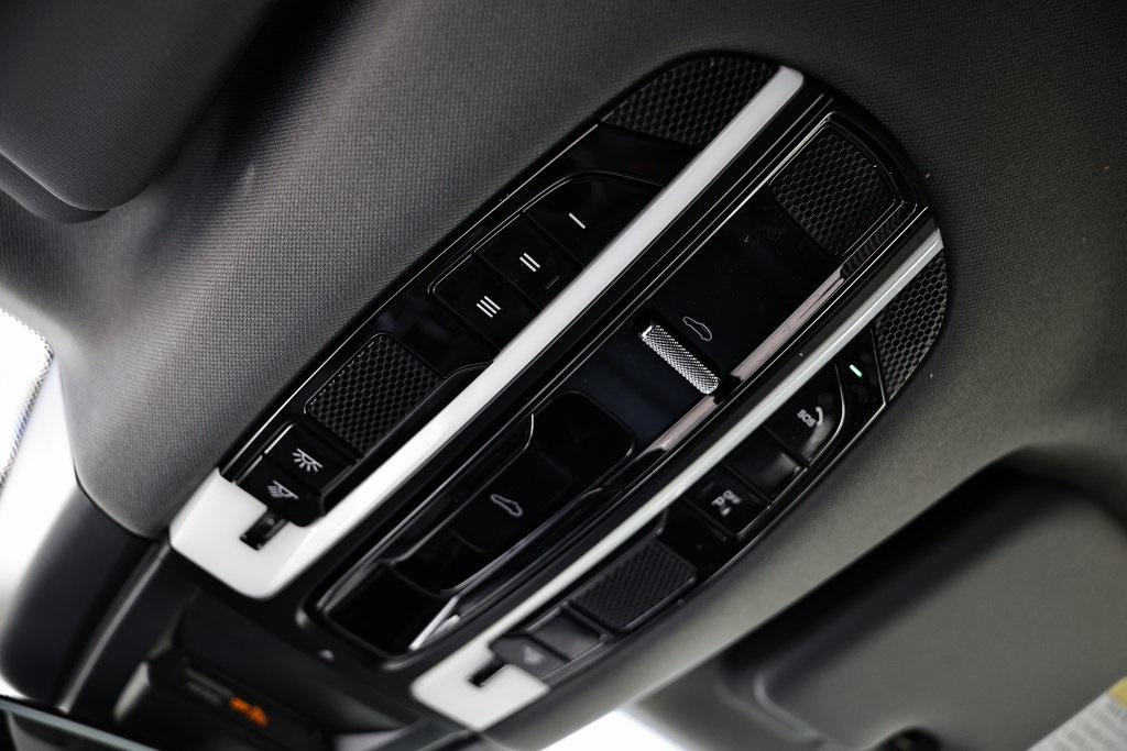 2022 Porsche Cayenne Base photo 41