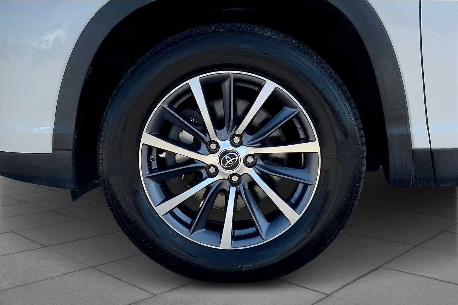 2019 Toyota Highlander XLE photo 9
