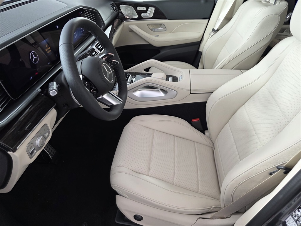 2026 Mercedes Benz GLS 450 4MATIC photo 4