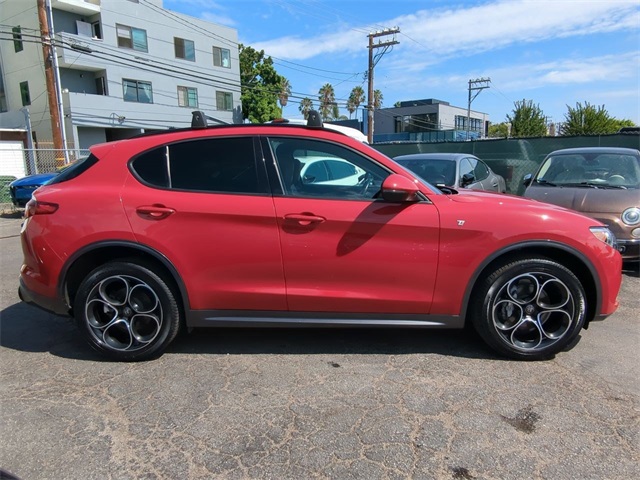 2022 Alfa Romeo Stelvio Ti photo 8