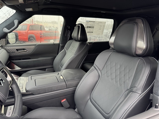 2025 Infiniti QX80 photo 3