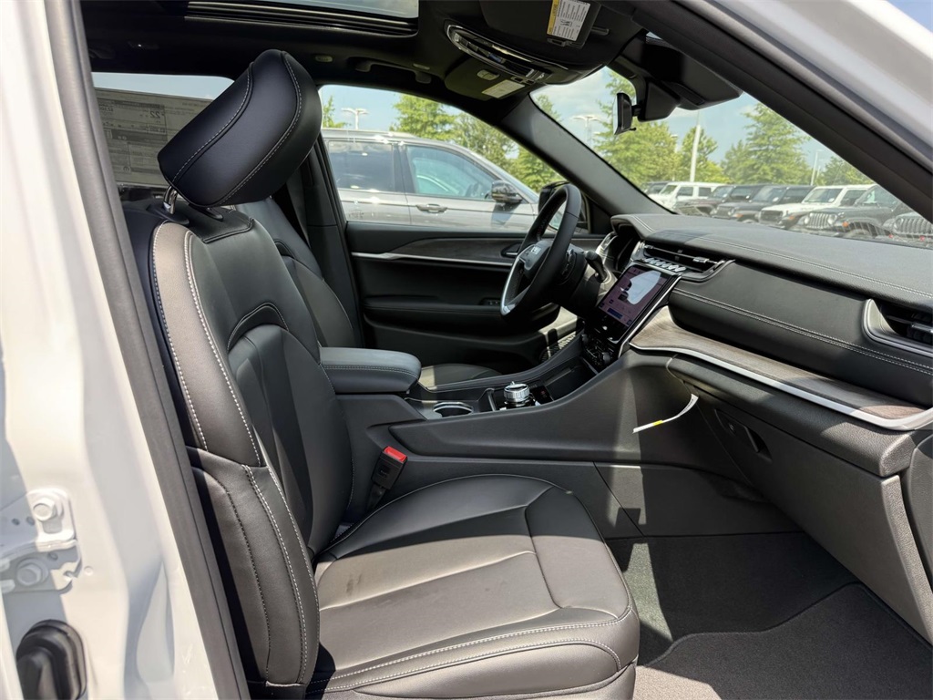 2025 Jeep Grand Cherokee Limited photo 11