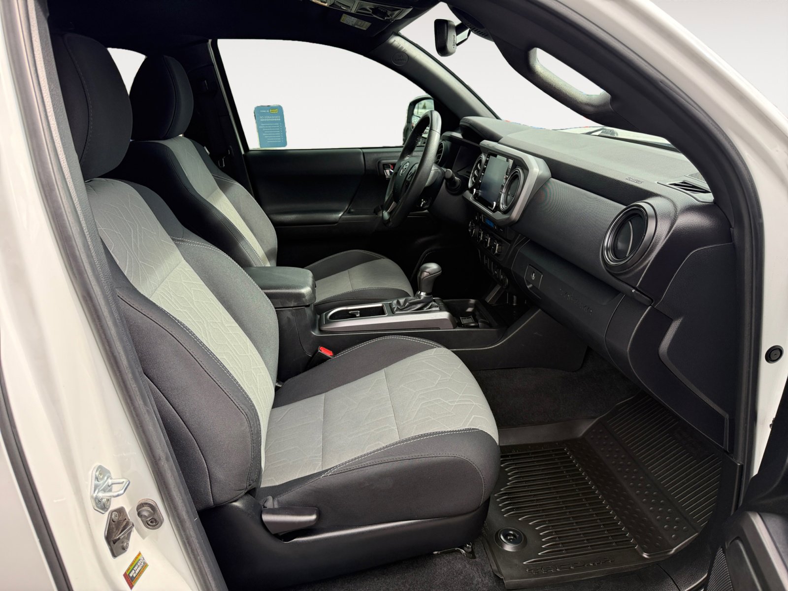 2022 Toyota Tacoma TRD Off-Road photo 19