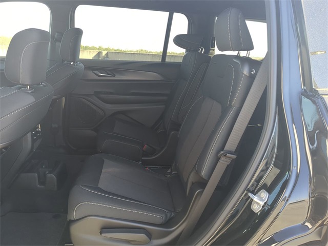 2025 Jeep Grand Cherokee Laredo Altitude photo 14