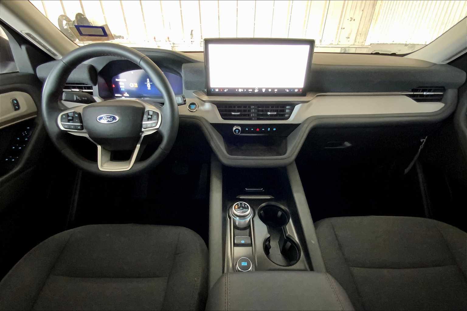 2025 Ford Explorer photo 13