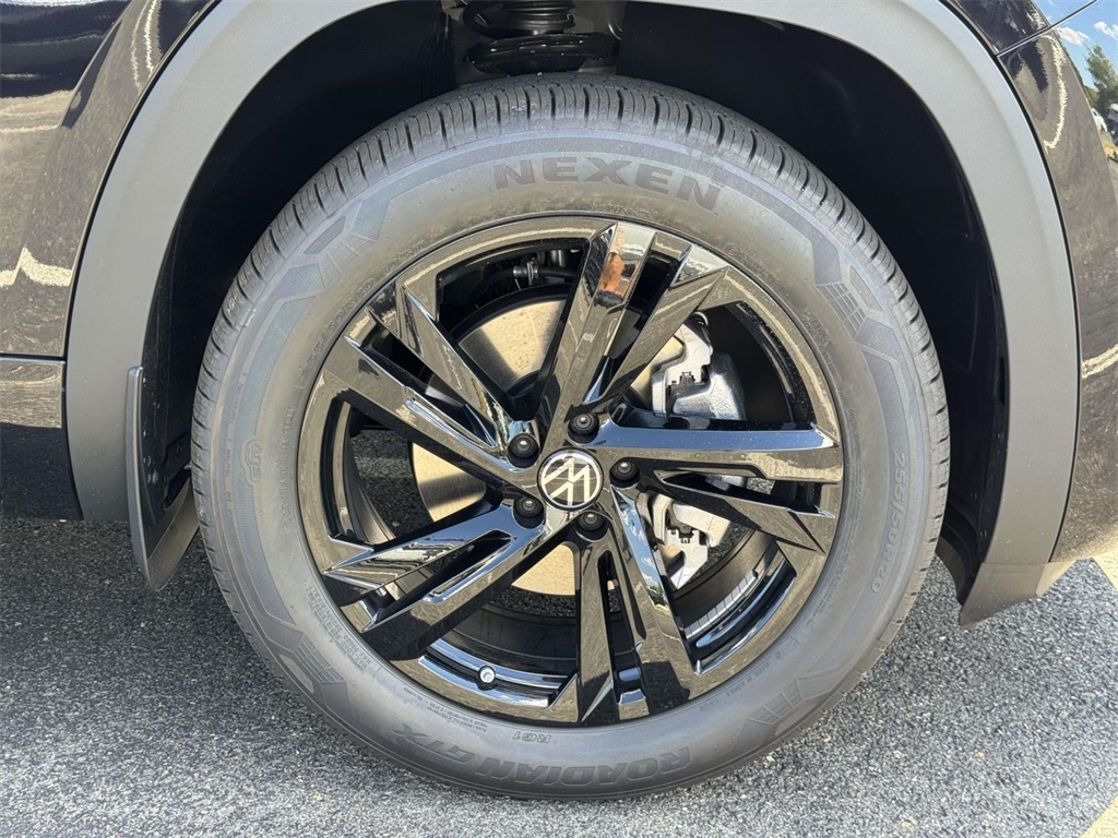 2026 Volkswagen Atlas Cross Sport SEL R-Line photo 12