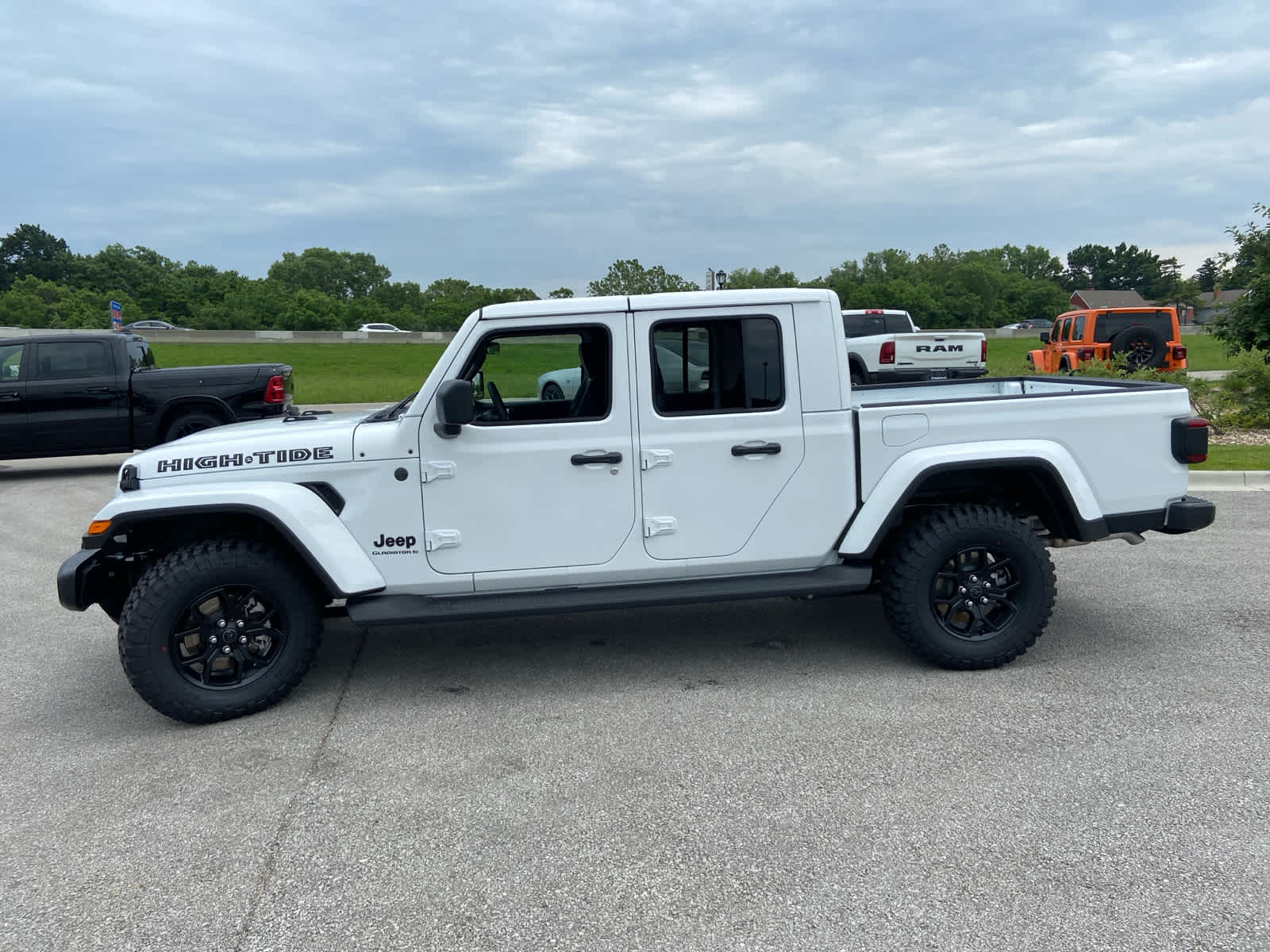 2025 Jeep Gladiator Willys photo 5