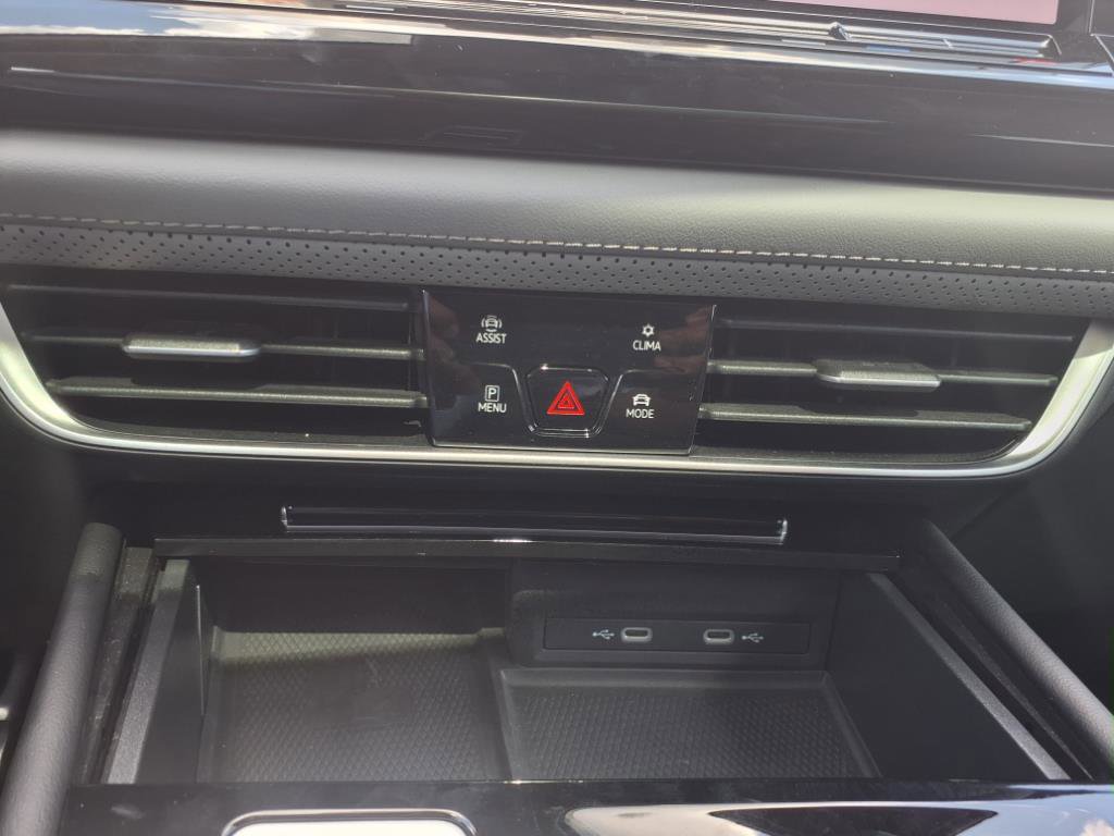 2024 Volkswagen Atlas Peak Edition SEL photo 9