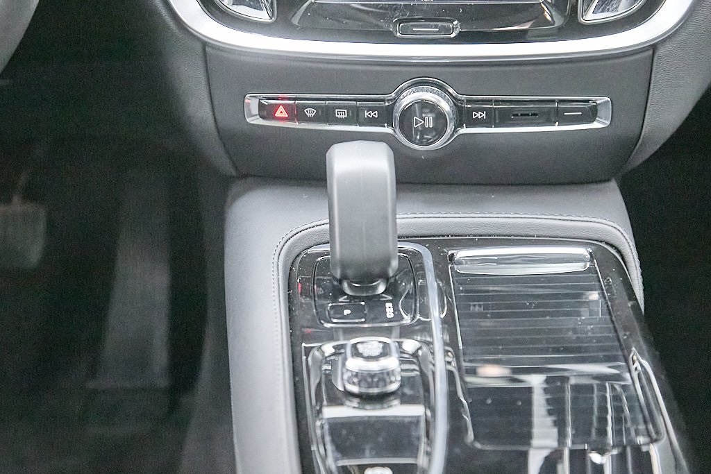 2025 VOLVO S60 - Image 29