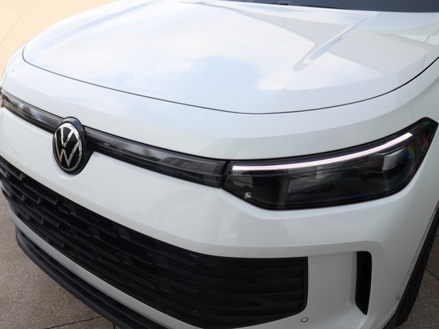 2025 Volkswagen Tiguan SE photo 2