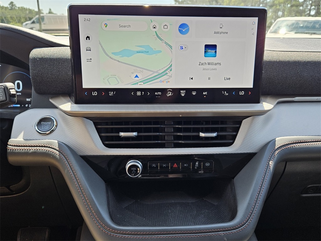 2025 Ford Explorer photo 15