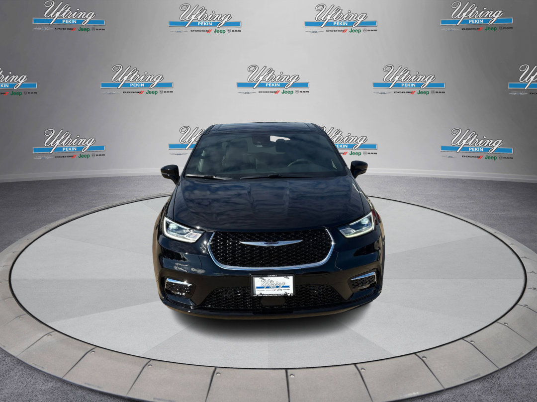 2026 Chrysler Pacifica photo 7