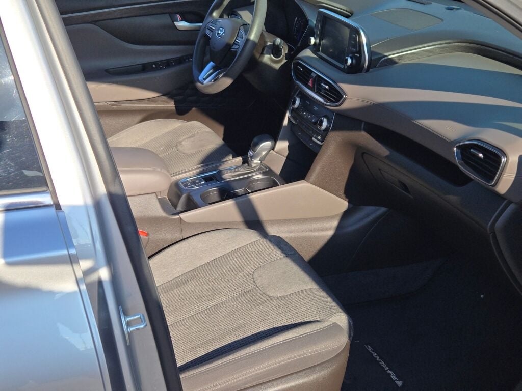 2020 Hyundai Santa Fe SEL photo 4