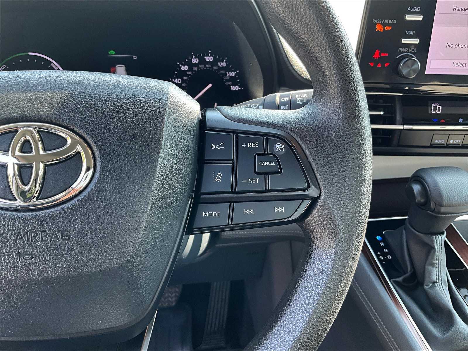 2023 Toyota Sienna LE photo 25