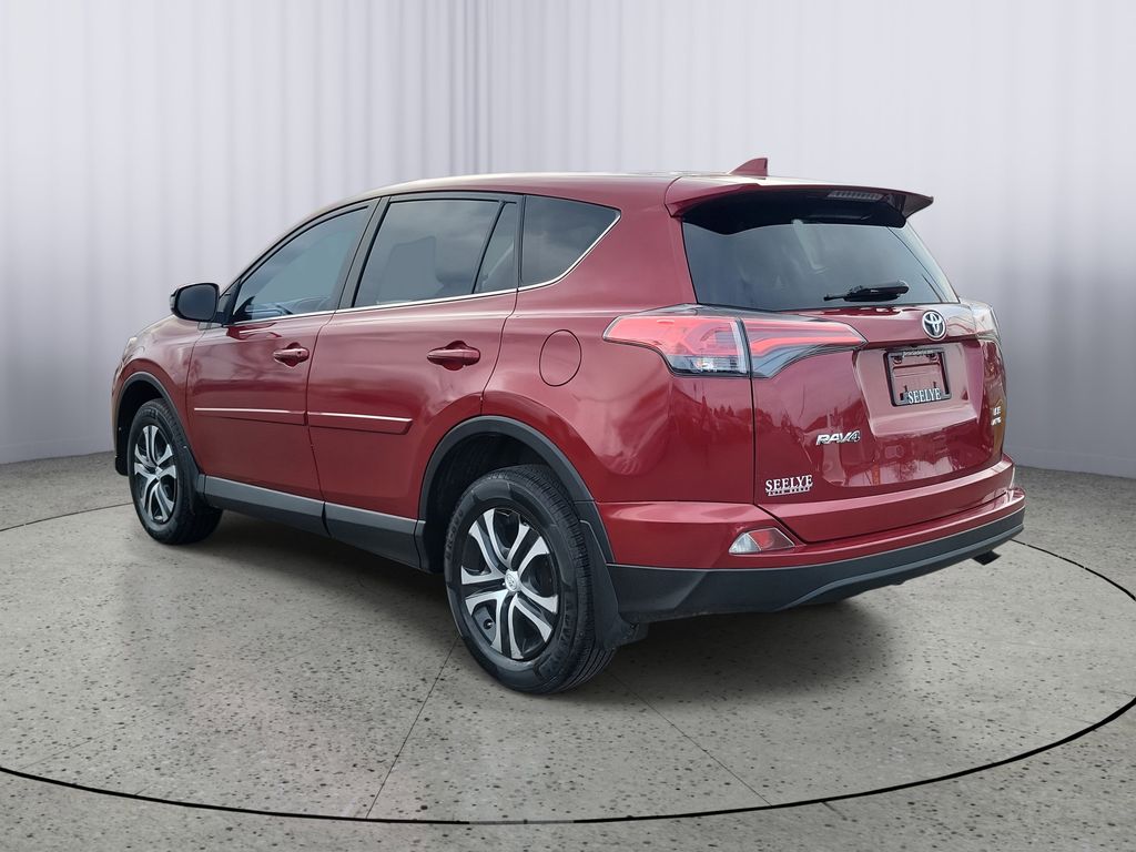 2018 Toyota RAV4 LE photo 2