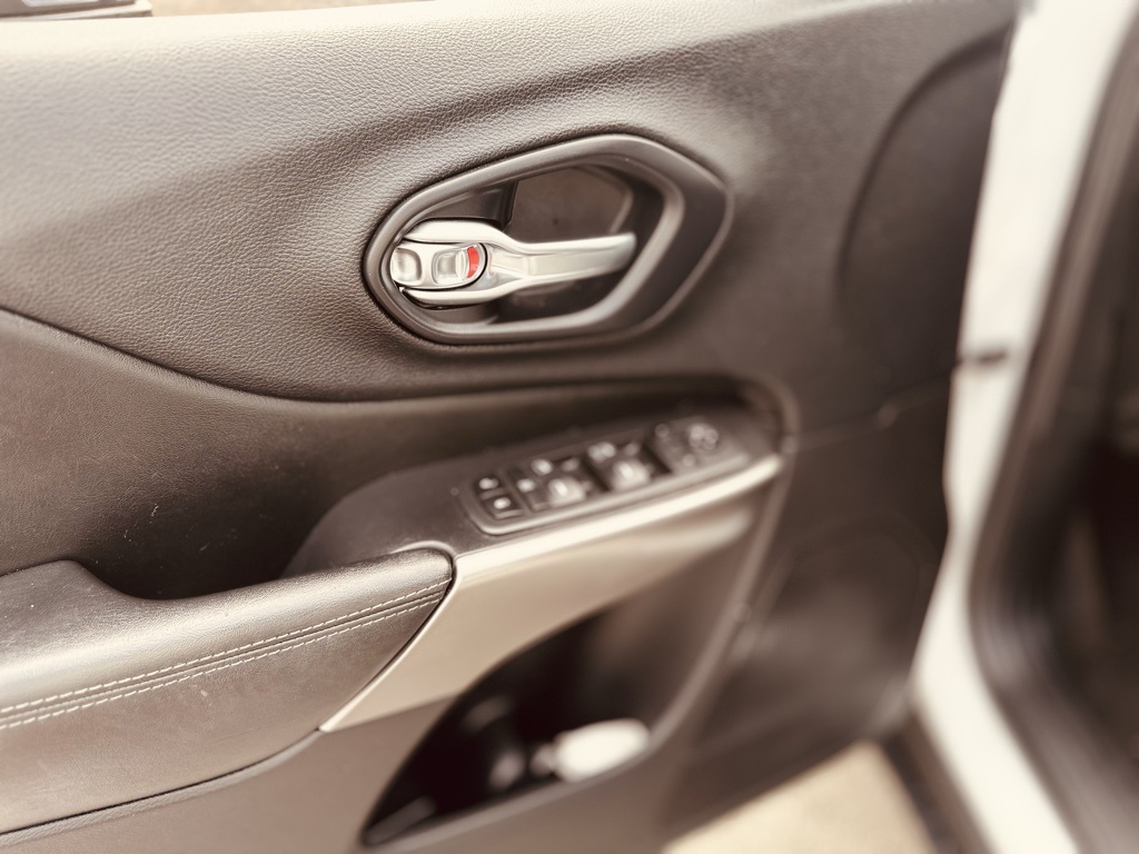 2020 Jeep Cherokee Latitude photo 11