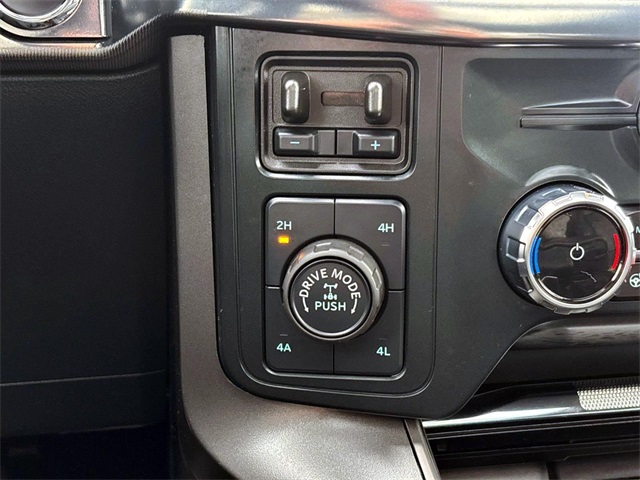 Used 2025 White Metallic Ford Lariat image 28