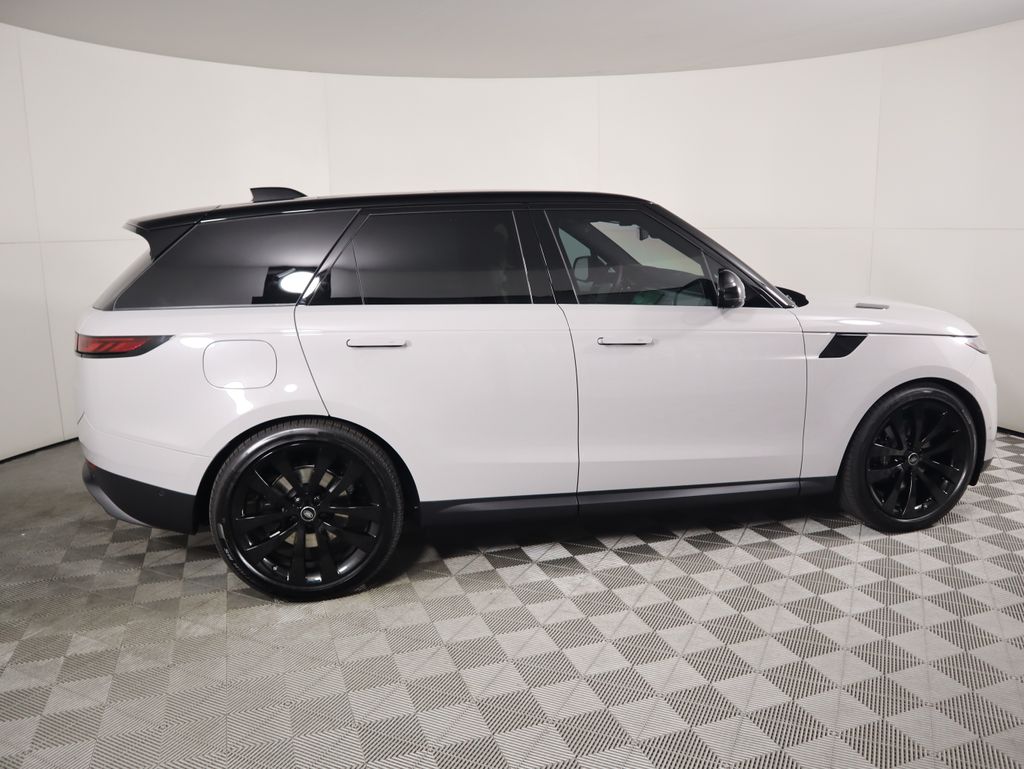 2025 Land Rover Range Rover Sport SE photo 4