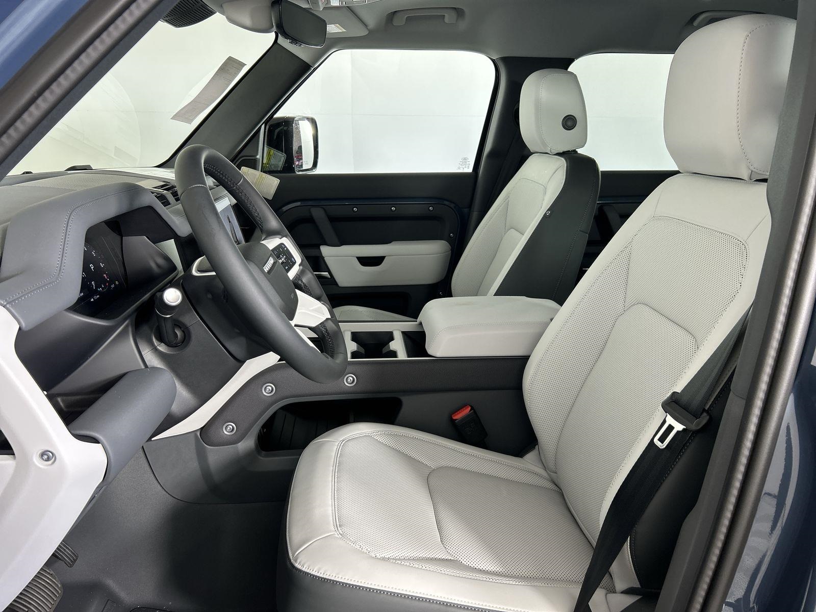 2025 Land Rover Defender 110 S photo 23
