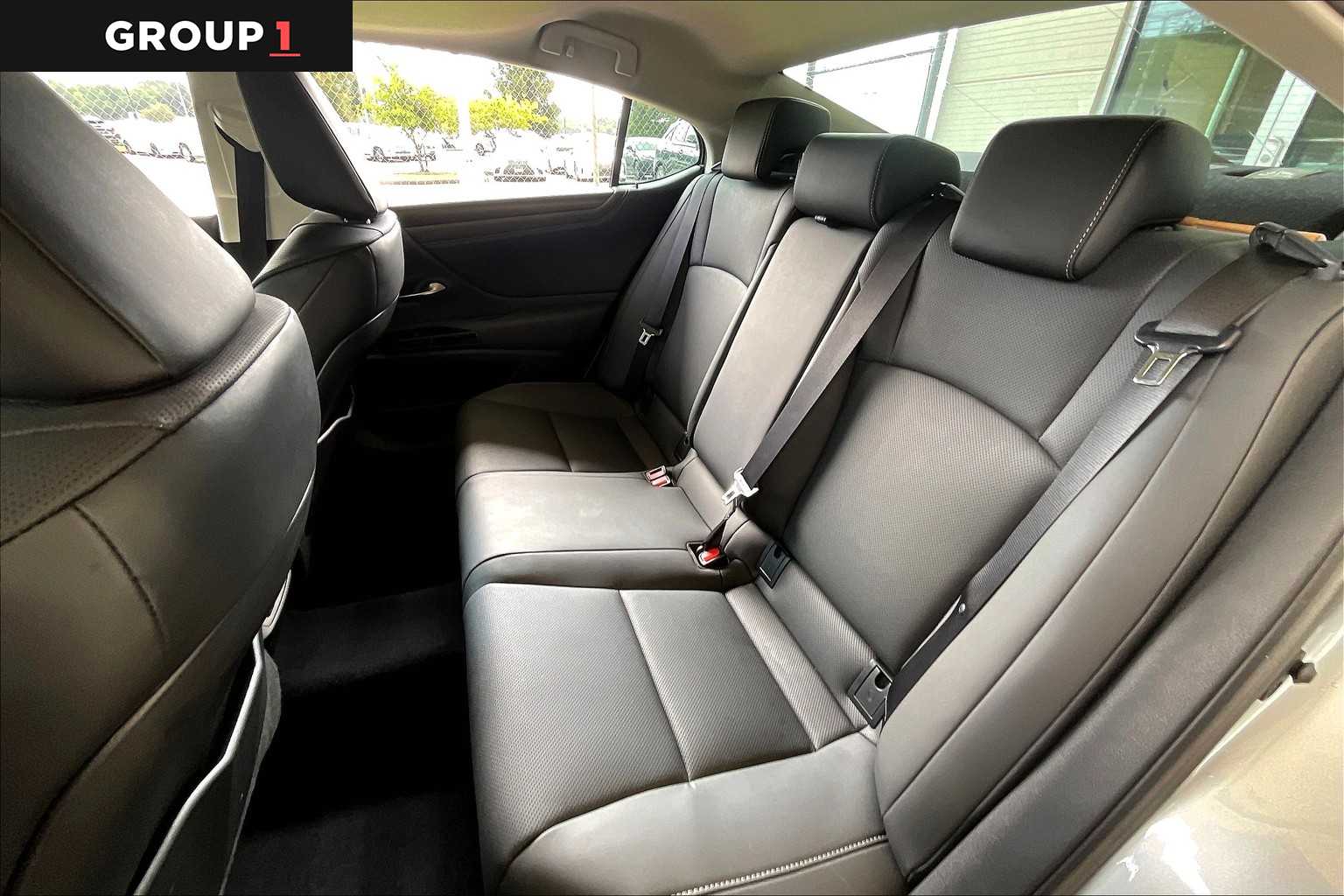 2022 Lexus ES 350 photo 18