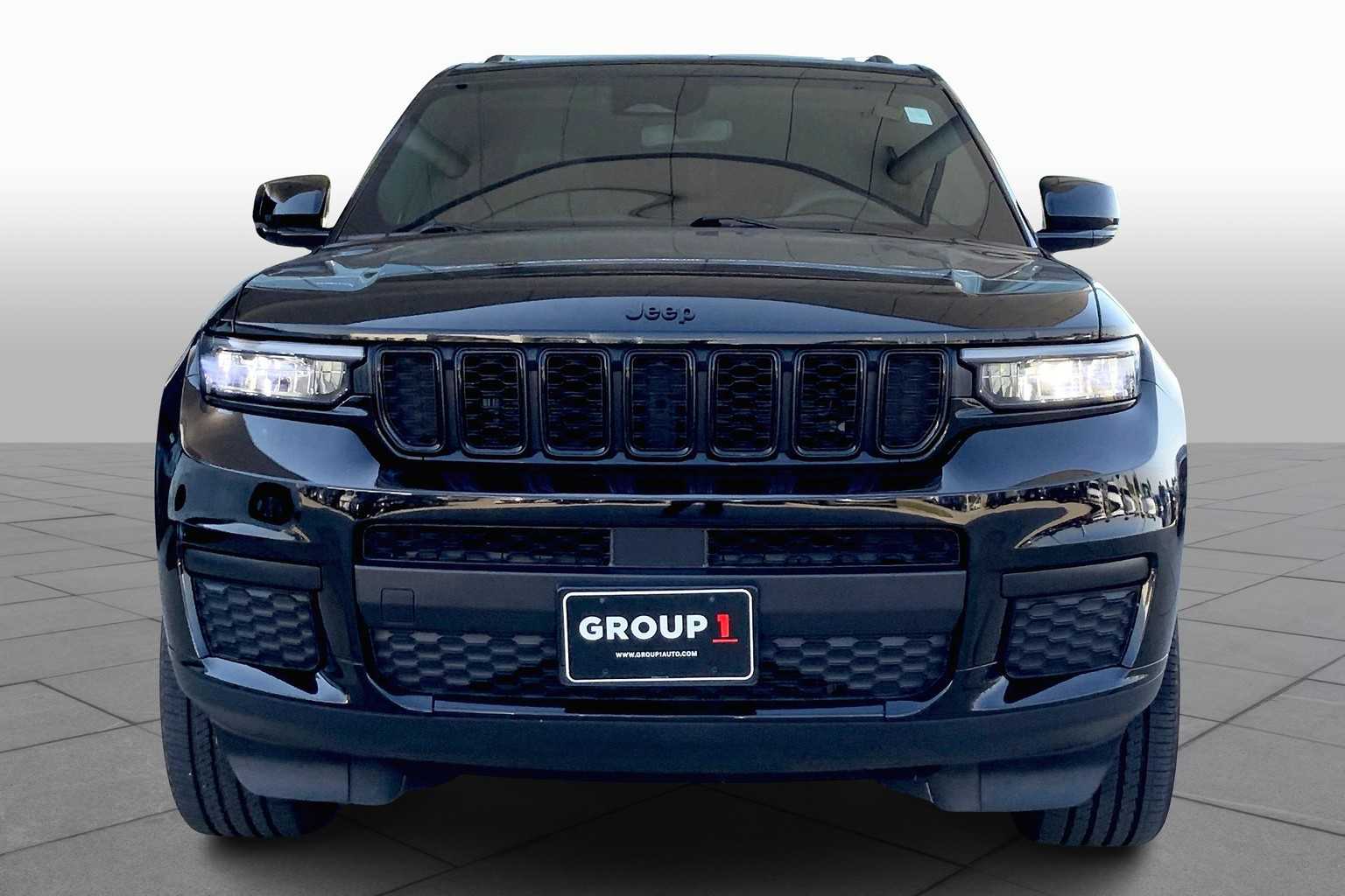 2024 Jeep Grand Cherokee Altitude photo 2