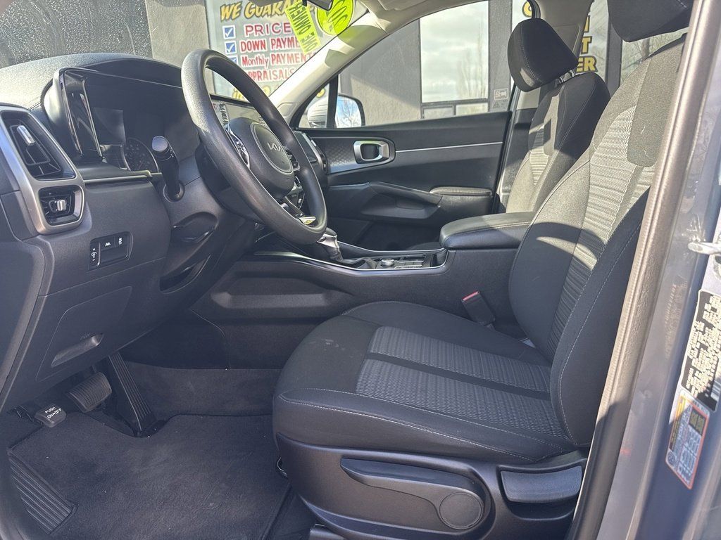 2022 Kia Sorento LX photo 3