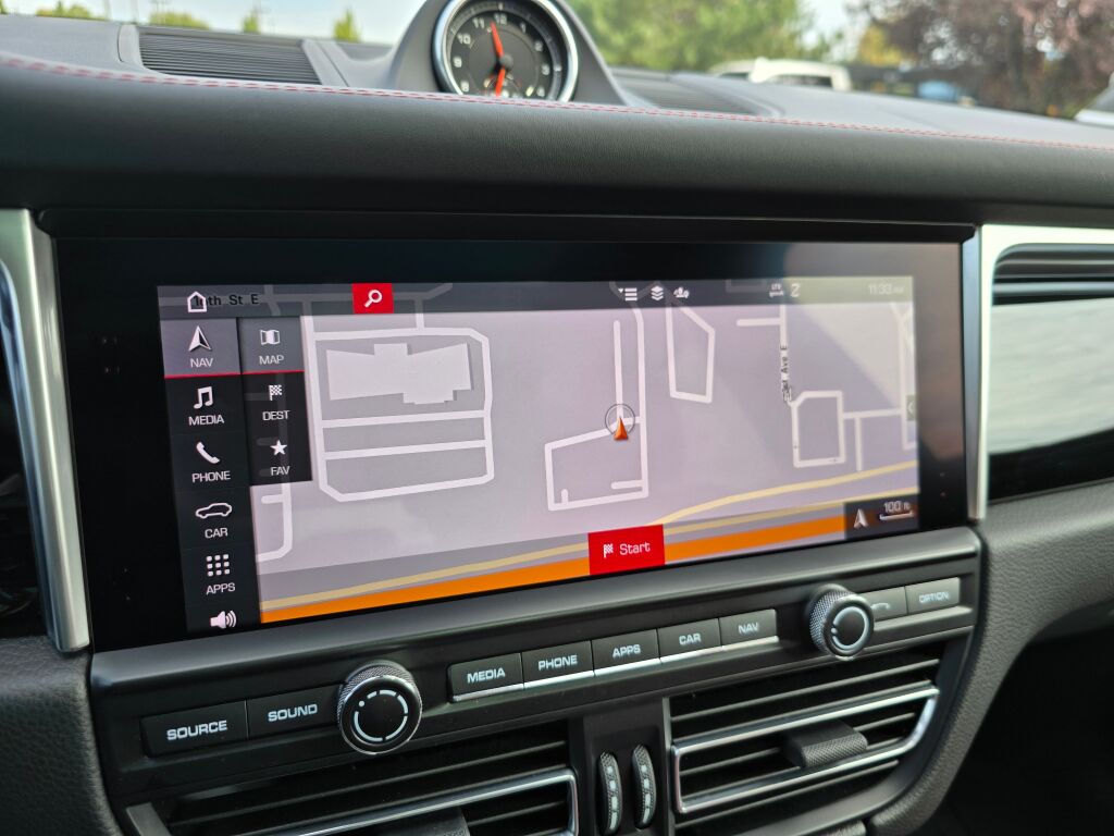 2021 Porsche Macan S photo 26