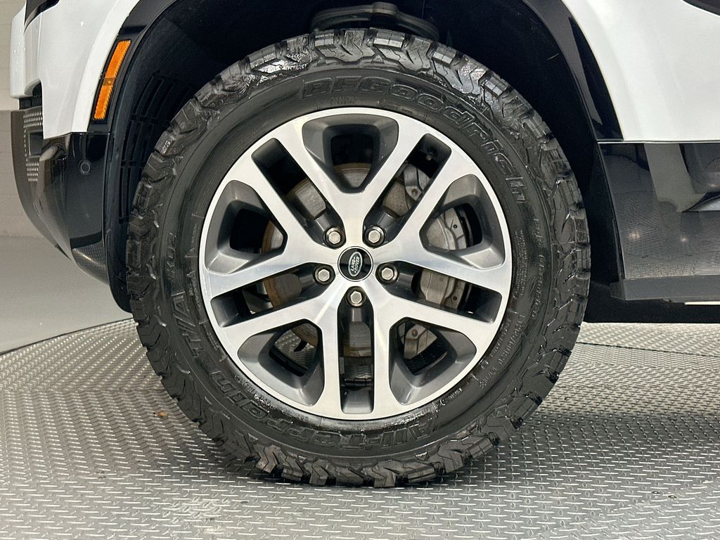 2022 Land Rover Defender 110 X-Dynamic SE photo 4