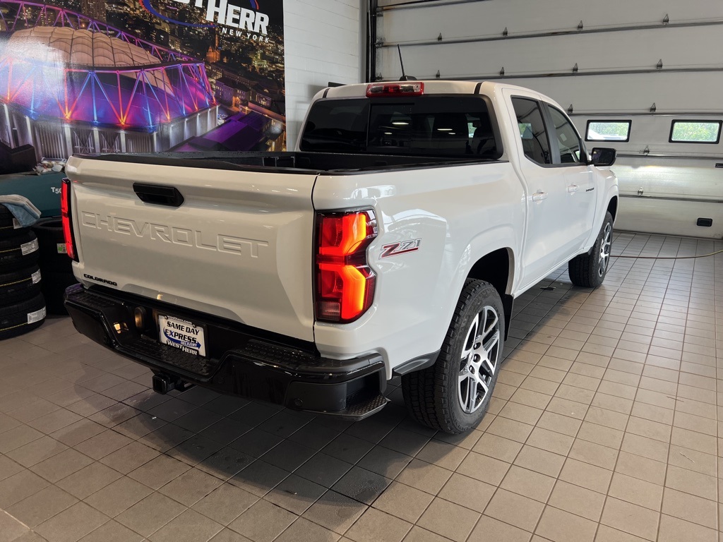 2024 Chevrolet Colorado Z71 photo 7