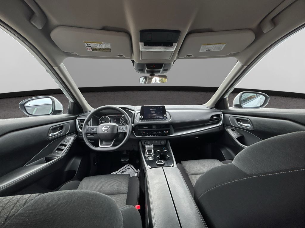 2025 Nissan Rogue SV photo 25