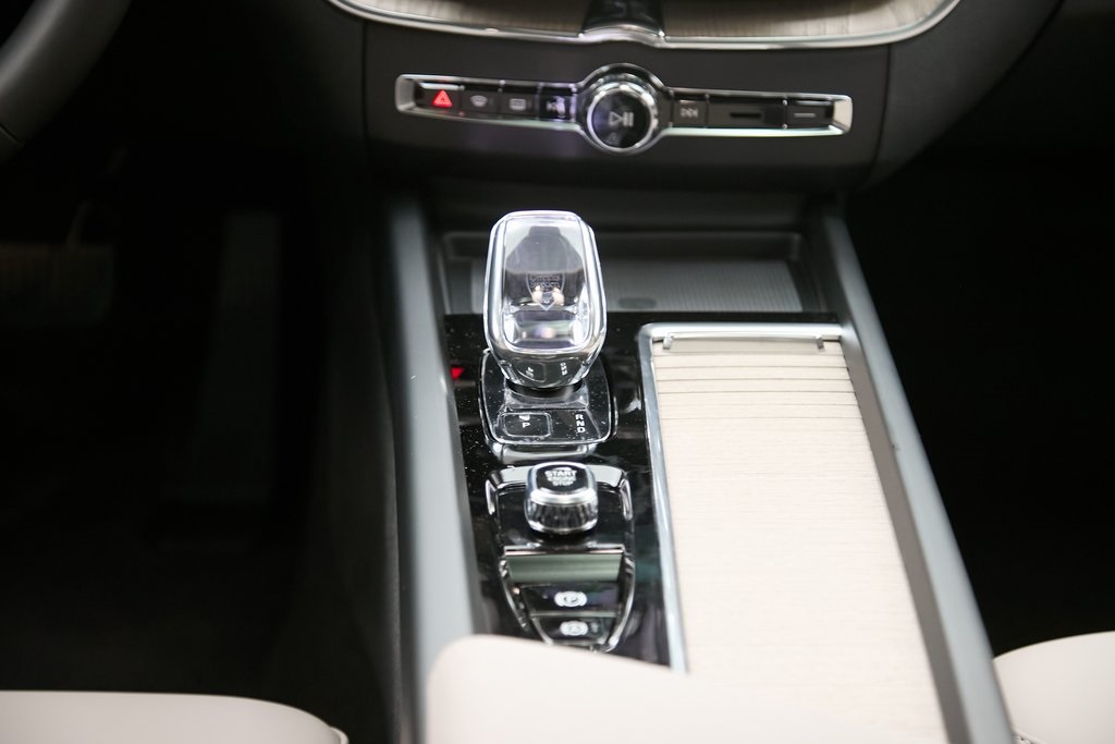 2026 VOLVO XC60 - Image 29