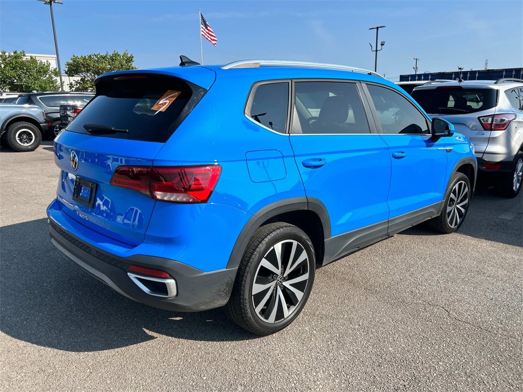 2022 Volkswagen Taos SE photo 3