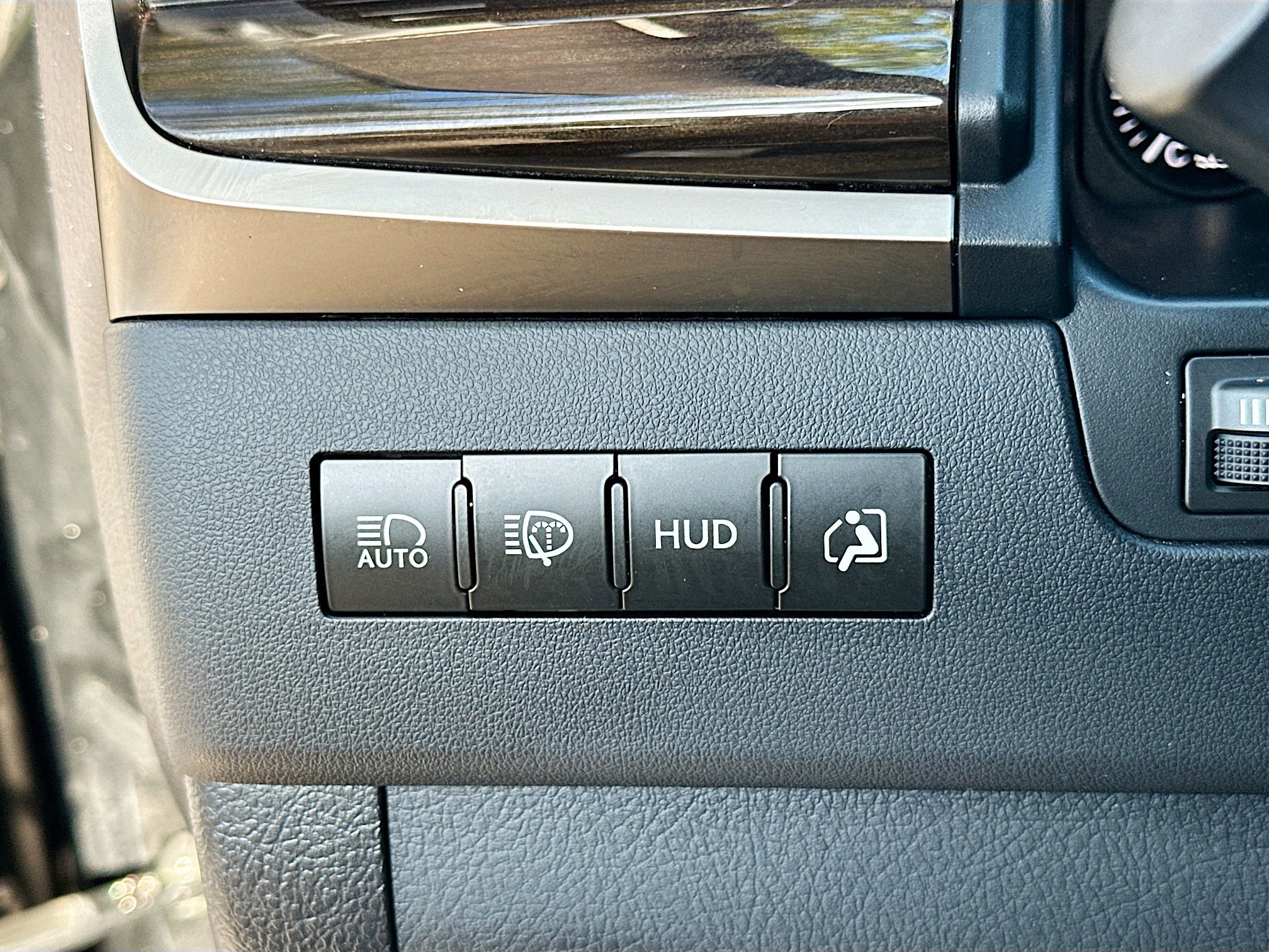 2020 Lexus LX 570 photo 10