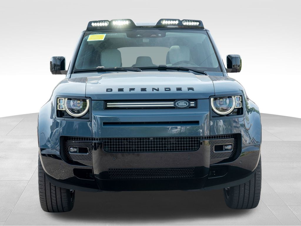 2025 Land Rover Defender 110 X-Dynamic SE photo 2