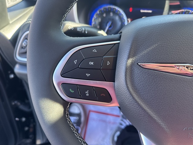 2025 Chrysler Pacifica photo 15