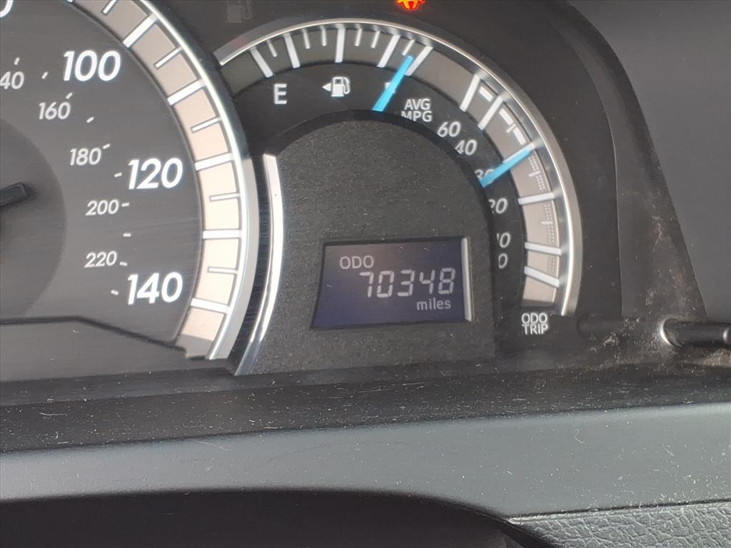 2014 Toyota Camry SE photo 24