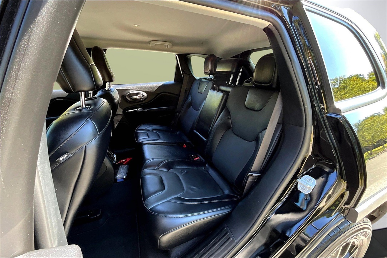 2023 Jeep Cherokee Altitude photo 16