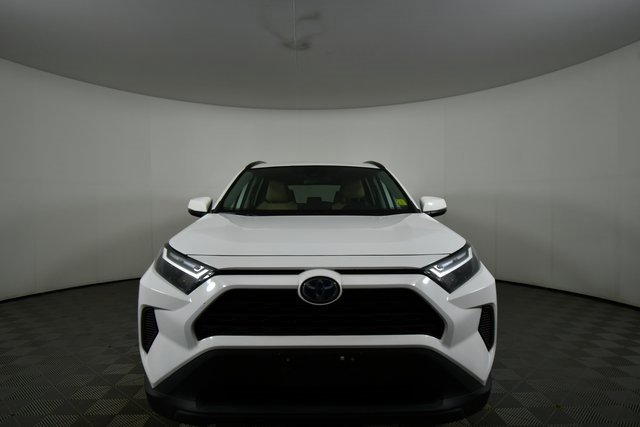 2022 Toyota RAV4 Hybrid XLE photo 3