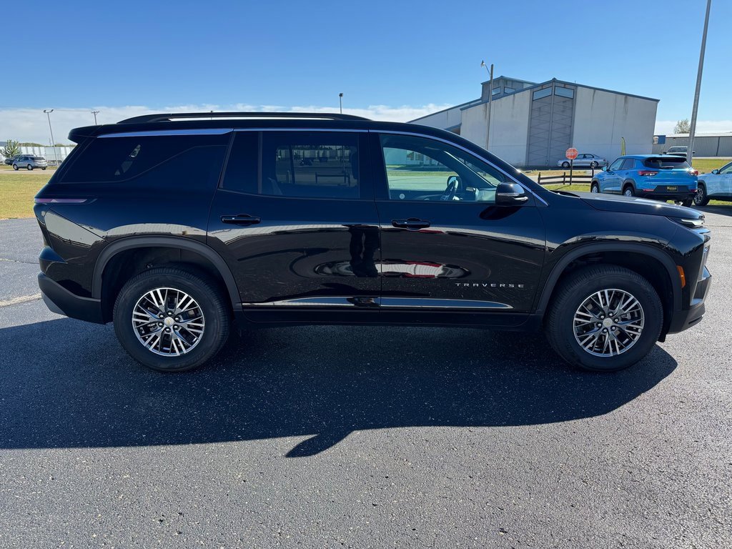 2025 Chevrolet Traverse photo 6