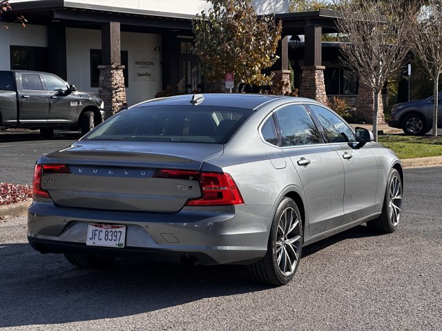 2018 Volvo S90 Momentum photo 3