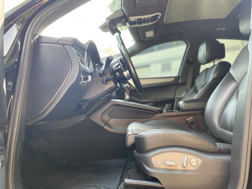 2018 Porsche Macan Turbo photo 16