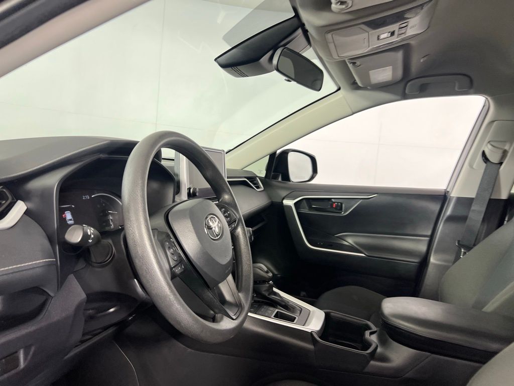 2024 Toyota RAV4 LE photo 6